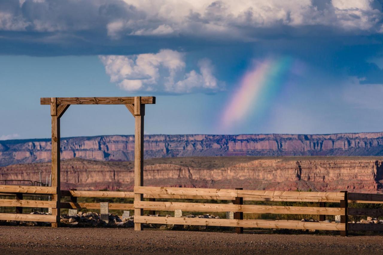 Cabins At Grand Canyon West Peach Springs Exterior photo